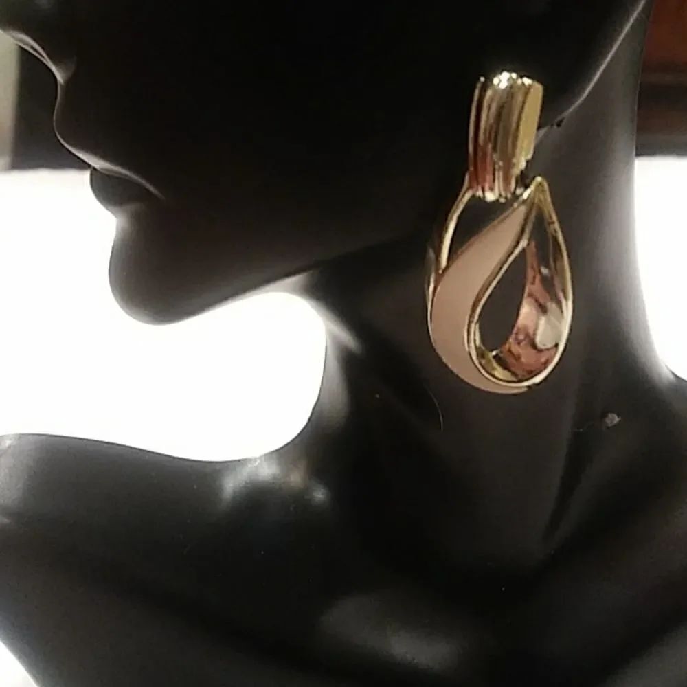 Earrings    - Picture 3 of 4